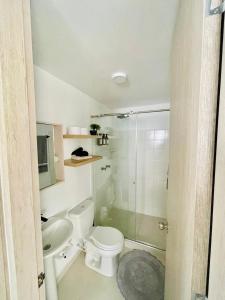 a bathroom with a toilet and a glass shower at Lujo en el eje cafetero in Dosquebradas +10 photos