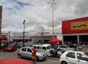 a group of cars parked in a parking lot at Condomínio Tribu 02 in Caruaru