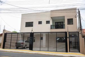 a building with a gate in front of it at Condomínio Pagani in Foz do Iguaçu