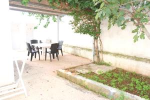 A garden outside Case al mare in Salento - bilocale B9