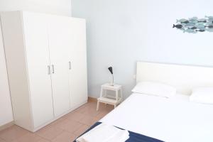 A bed or beds in a room at Case al mare in Salento - bilocale B9