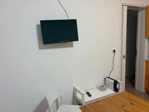A television and/or entertainment centre at Case al mare in Salento - bilocale B9