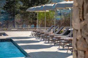 Πισίνα στο ή κοντά στο Contemporary Villa Fantazija A Luxurious Retreat in Dicmo