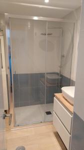 Et badeværelse på Apartamento La Bahia + 20 billeder