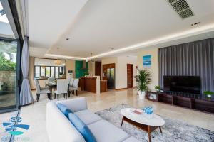 Χώρος καθιστικού στο Ocean Breeze Villa