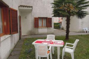 A garden outside Villa with garden close to Bibione beach - Beahost