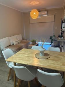 Regia Apartamentos Posadas的休息区