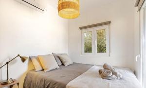 Postel nebo postele na pokoji v ubytování Aljezur Luxery Container home