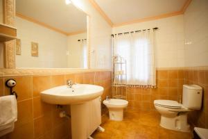 Bathroom sa Hostal Castilla