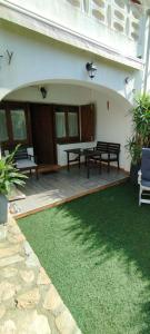 Patio alebo iná vonkajšia časť ubytovania Casa katy