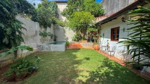 Zahrada ubytování Casa colonial familiar con jardín y piscina en el centro de Asunción - Ideal para grupos