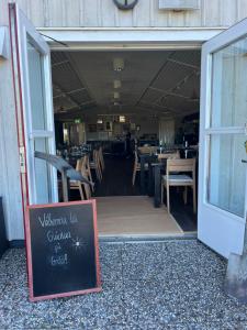Restaurace v ubytování Gläntan På Grötö + 14 fotografií