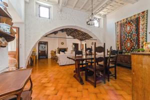 Φωτογραφία από το άλμπουμ του La Castellana Charming Home in the Medieval Borgo σε Bracciano