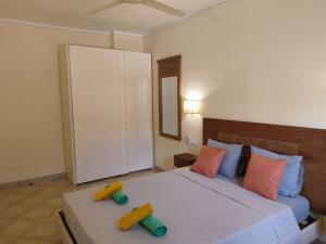 Postel nebo postele na pokoji v ubytování Marialva Tropical T2 + 7 fotografií