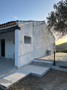 Το κτήριο όπου στεγάζεται  η παραθεριστική κατοικία