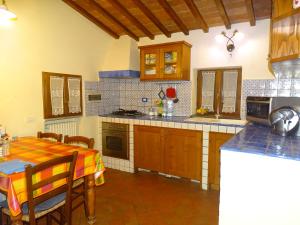 Kuchyň nebo kuchyňský kout v ubytování Agriturismo Conca Verde