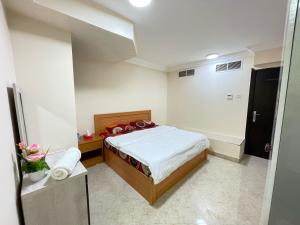 Postel nebo postele na pokoji v ubytování Spacious Fully Furnished Room