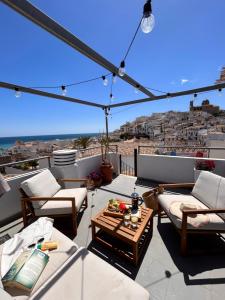 a patio with chairs and a table on a roof at Casa Barman Casco Antiguo Y Vistas Al Mar in Altea