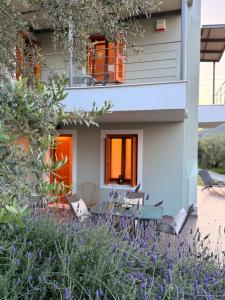 Κήπος έξω από το Epidavros View Villas