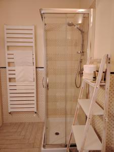 A bathroom at La cicala stonata