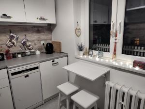 Kuchyň nebo kuchyňský kout v ubytování Magnolia Rooms Plus