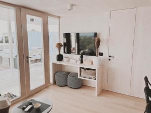 a living room with a table and a mirror at Vila Amara - Resort Vita in Drage