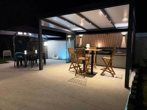 a patio with a table and chairs and a kitchen at Villa Dune & Océan in Labenne