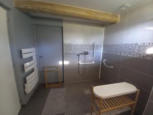 Baðherbergi á Déconnectez-vous parmi les animaux dans une étable