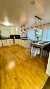 Η κουζίνα ή μικρή κουζίνα στο Harmoni Hideaway