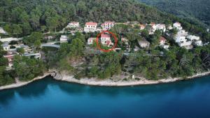 an aerial view of a house on an island in the water at Apartment ZenPunta in Pučišća