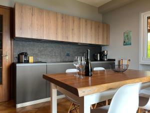Kuchyň nebo kuchyňský kout v ubytování VillaTullia Ferienhaus mit Seesicht Gardasee