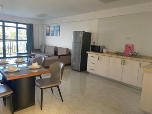 Una cocina o kitchenette en wailoaloa CC 泳池公寓
