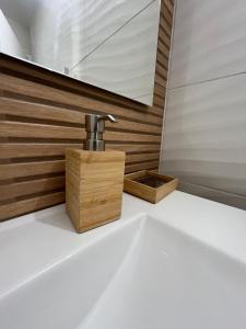 Koupelna v ubytování Maison climatisée 4 pers entre Mer et montagne + 26 fotografií