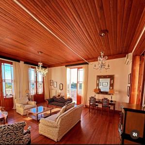 a large living room with a wooden ceiling at Casa Crespo Hotel Boutique in Patagones