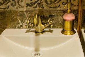 A bathroom at Kum Pansiyon
