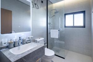 Koupelna v ubytování Delmar Luxury 3BR Apartment 2 + 15 fotografií