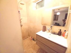 Ένα μπάνιο στο Les oliviers