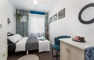 Postel nebo postele na pokoji v ubytování Nice Apartment In Drazice With Wifi