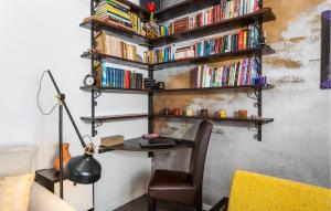 Knihovna v apartmánu