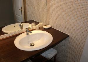 Koupelna v ubytování Hôtel Jaurès + 22 fotografií