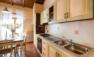Kuchyňa alebo kuchynka v ubytovaní Agriturismo Le Buche di Viesca