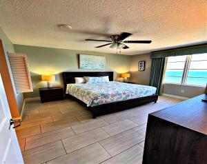 Vacation in Comfort and luxury - 3 BR Direct Oceanfront - Wyndham Ocean Walk Resort 2425客房内的一张或多张床位