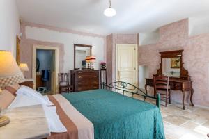 A bed or beds in a room at Corte Del Campanaro