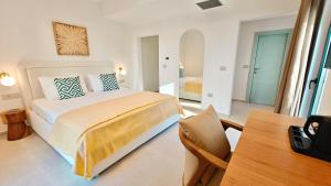 Postel nebo postele na pokoji v ubytování VILLA MARGARIT Boutique Hotel + 37 fotografií