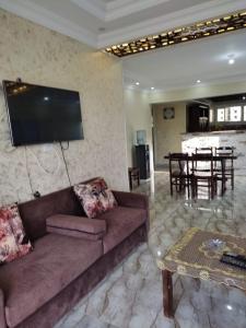 Μια τηλεόραση ή/και κέντρο ψυχαγωγίας στο فيلا خاصة بالساحل الشمالى 11