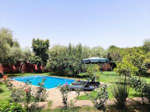 Zahrada ubytování Charming Villa with Pool