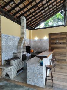 Duas BarrasにあるFazenda Santa Cruzの家の中の屋外キッチン(レンガ造りのオーブン付) +27枚の写真