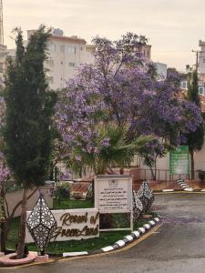 Κήπος έξω από το شاليهات الارض الخضراء لبيوت العطلات