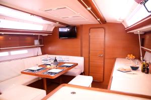 a small dining room with a table in a boat at PRIMO by Mondego Yachts in Figueira da Foz