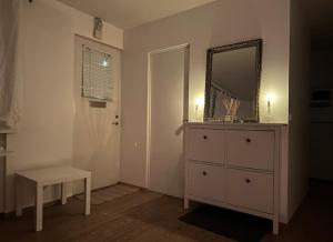 Ένα μπάνιο στο Bright Coast Garden Flat